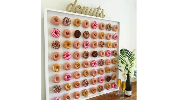 4′ x 4′ White Wood Donut Wall | Rental