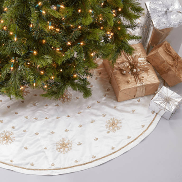 575 Beaded Snowflake Tree Skirt | Rental 575 Beaded Snowflake Tree Skirt | Rental